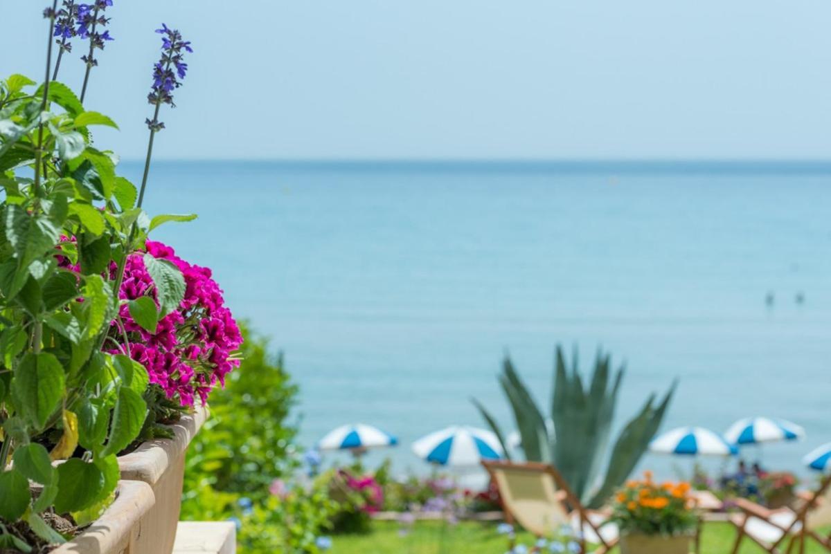 Waves Apartments Melody Glyfada Екстер'єр фото
