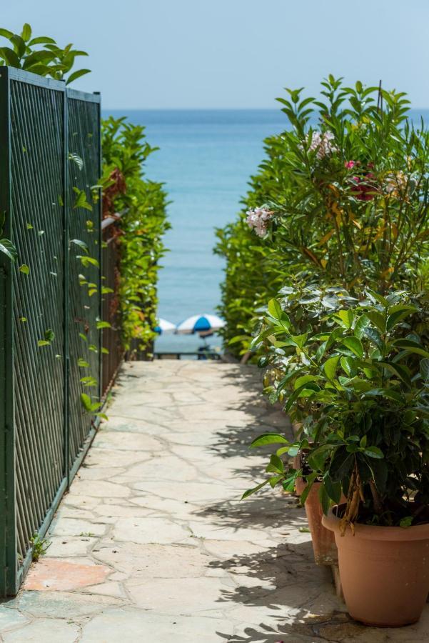 Waves Apartments Melody Glyfada Екстер'єр фото